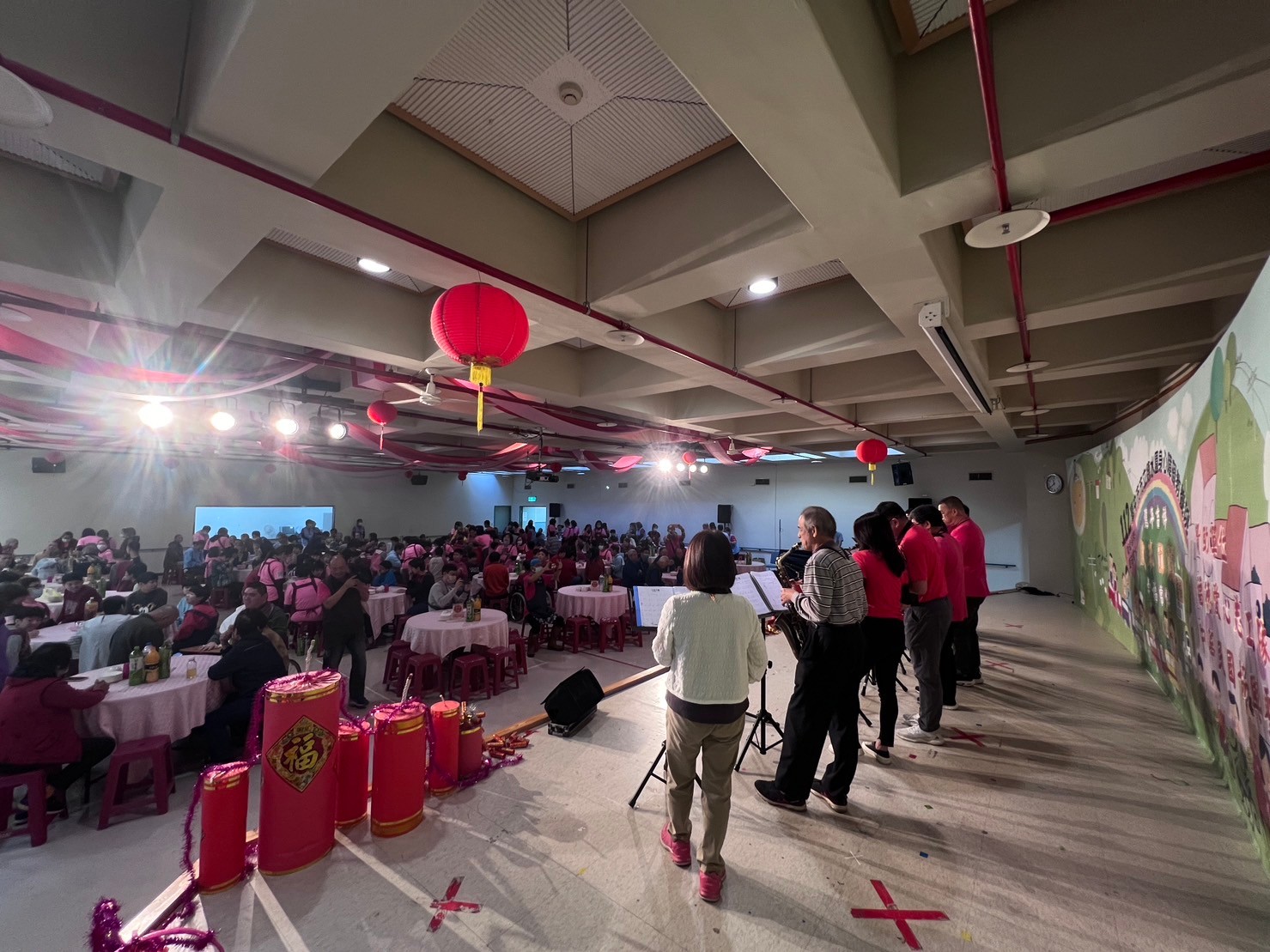 「溪洲社區薩克斯風班」、「豐洲公園薩克風樂團」現場演奏懷舊金曲